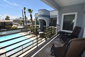 Property grounds - Seaside Getaway with Observation Deck Views 2bd. (South Padre Island)