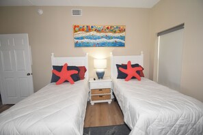 2 bedrooms, iron/ironing board, WiFi, bed sheets - Seaside Getaway with Observation Deck Views 2bd. (South Padre Island)