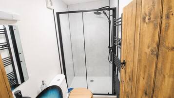 Douche, serviettes fournies