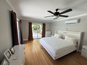 2 bedrooms, free WiFi, bed sheets - Modern 2/2 Pool Home: 5 Min to Beach & Galleria – Pets Welcome! (Fort Lauderdale)