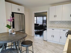 Interior - Comfy 3-Bedroom House in Merriam (Mission)