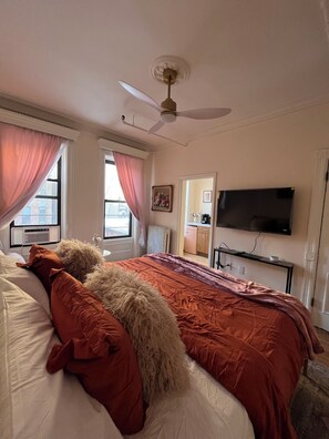 WiFi, bed sheets