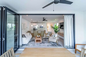 TV - Elegant NEW 3BR Villa with Pool, Walk to Beach! (Lower Carlton)