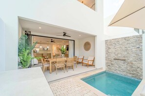 Outdoor dining - Elegant NEW 3BR Villa with Pool, Walk to Beach! (Lower Carlton)