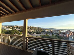 Property grounds - 3-Bedroom Apartment—Top Floor—Terrace—Pool—View of Downtown, Mountains, and the Ocean (Porto-Vecchio)