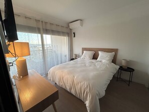Room - 3-room Apartment—Upper Floor—Terrace—Pool—View of Downtown, Mountains, and the Sea (Porto-Vecchio)