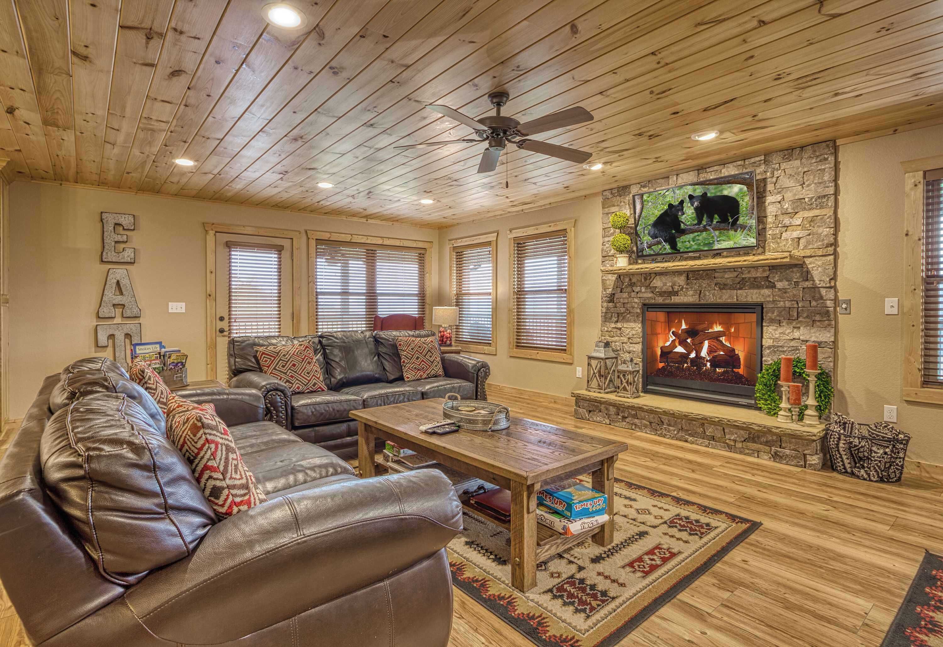 Mountain Views For 14, Hot Tub, Game Room, Theater  |  Community Pool, Peaceful Wears Valley Home, 30 Mins To Dollywood And Gatlinburg, 24 Hr Hospitality - Townsend, TN