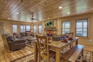 Dining - Mountain Views for 14, Hot Tub, Game Room, Theater  |  Community Pool, Peaceful Wears Valley Home, 30 Mins to Dollywood and Gatlinburg, 24 Hr Hospitality (Sevierville)