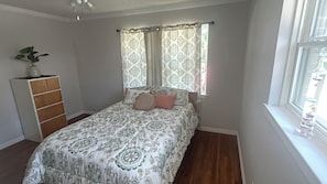 4 bedrooms, free WiFi, bed sheets, wheelchair access