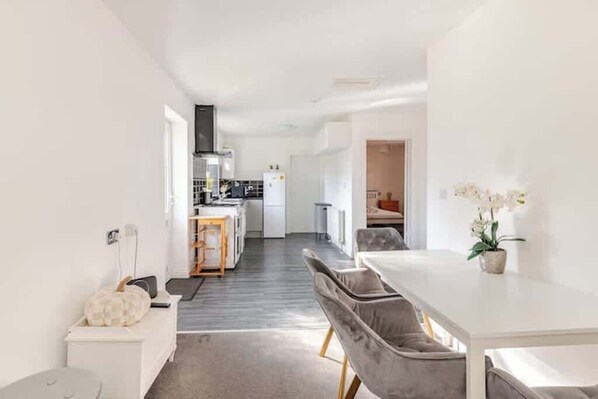 Interior - Spacious Riverside View Bungalow (Oxford)