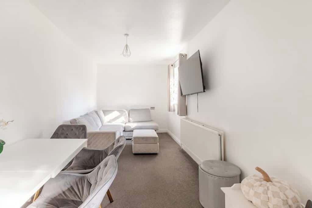 Spacious Riverside View Bungalow - Oxford