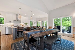 Dining - Diamond Cove - Lakefront, Dock, Hot Tub, Beaches (Flowery Branch)