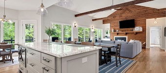 Diamond Cove - New Listing - Lakefront, Dock, Hot Tub, Beaches