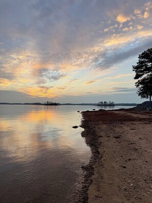 Ranta lähistöllä, rantapyyhkeitä