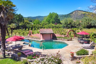 Arches Vineyard View; Cottage-like Suite
