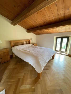 5 bedrooms, iron/ironing board, free WiFi, bed sheets - Italian Villa with private pool and spectacular views (Gualdo)