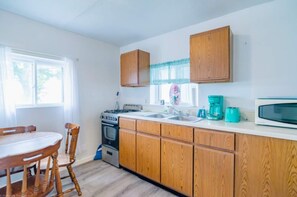 Fridge, microwave, stovetop, toaster - Cozy Cabin Getaway in Iosco County (Iosco County)