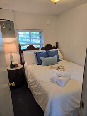 Iron/ironing board, WiFi, bed sheets - Cabin #2 Water's Edge (Iosco County)