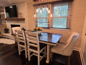 Dining - Lakeview Villa @ Hidden Valley Resort (Somerset)