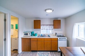 Fridge, microwave, stovetop, toaster - Cozy Cabin Getaway in Iosco County (Iosco County)