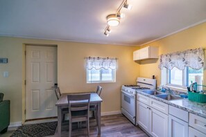 Fridge, microwave, stovetop, toaster - Cozy Cabin Getaway in Iosco County (Iosco County)
