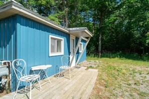 Outdoor dining - Cozy Cabin Getaway in Iosco County (Iosco County)
