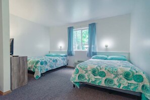 Iron/ironing board, WiFi, bed sheets, wheelchair access - Cozy Studio Apartment (Iosco County)