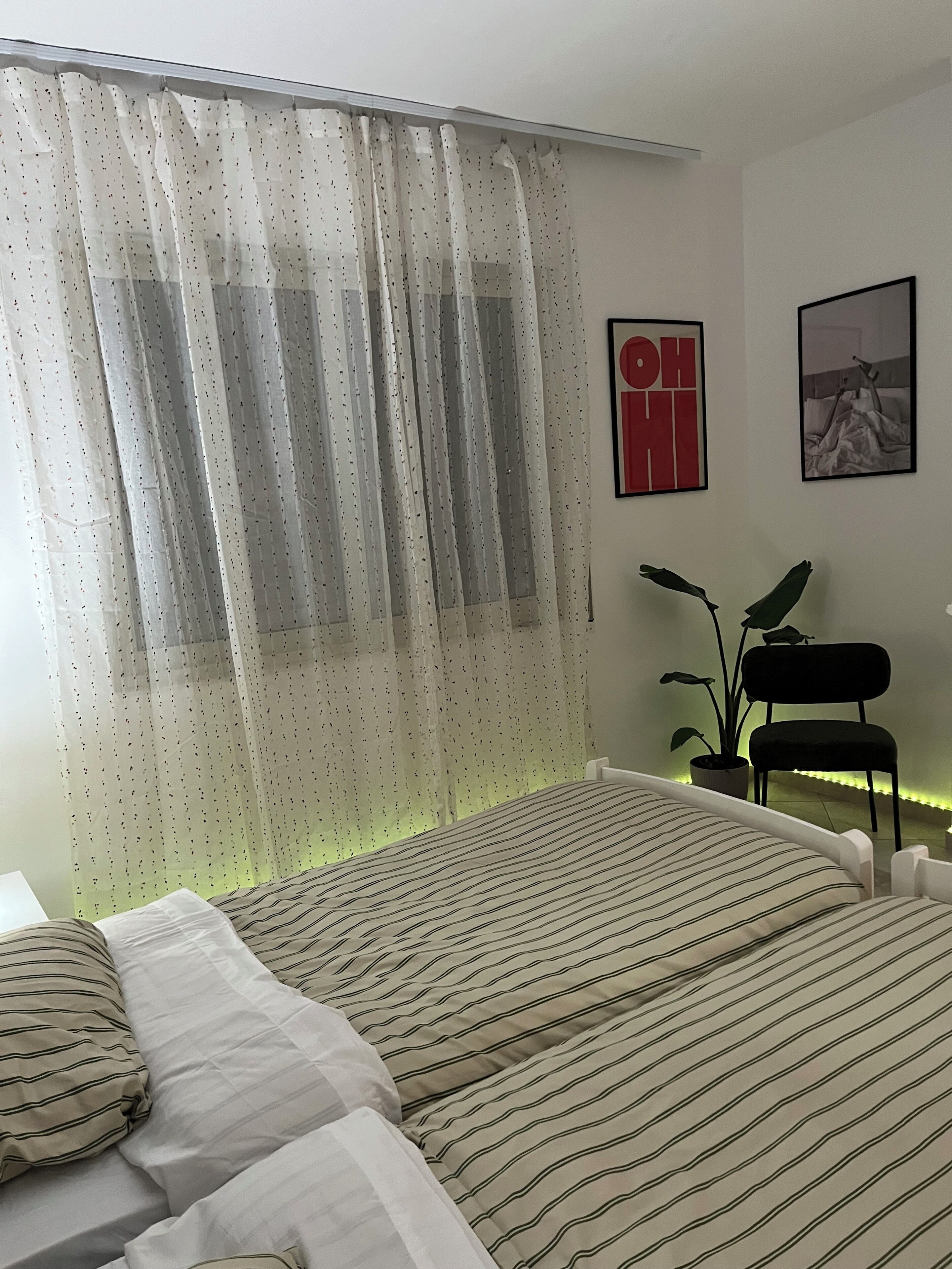 Iron/ironing board, WiFi, bed sheets
