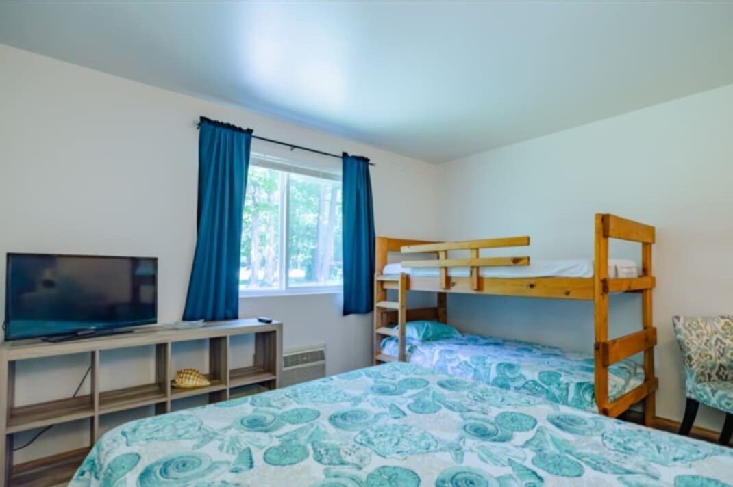Guest Room #11 Wanderlight - Oscoda, MI