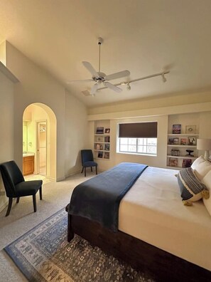 Desk, iron/ironing board, travel cot, WiFi - Relax & feel at home in this central location 3/2 (Las Cruces)