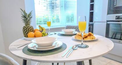 Stylish Home | Families | Groups | Contractors