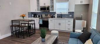 Modern 1BR ADU w/ Kitchen, Laundry & Patio