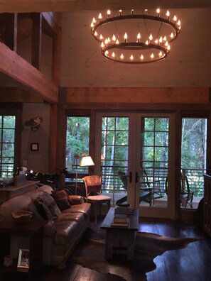 Interior - Cozy cabin 2 miles from Auburn's campus.  2 bdrm + loft.  Sleeps 6. (Auburn)