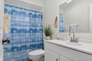 Shower, hair dryer, towels, soap - Luxury Pool Home Near Anna Maria Beach/ Sleeps 12 (Bradenton)
