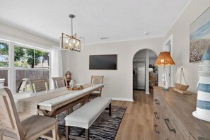 Dining - Luxury Pool Home Near Anna Maria Beach/ Sleeps 12 (Bradenton)
