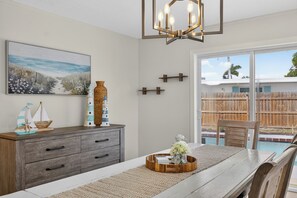 Dining - Private Pool & Tiki Bar Near Anna Maria (Bradenton)