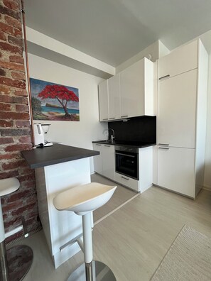 Private kitchen - Stylish 1-Bedroom Apartment near Central Helsinki (Helsinki)