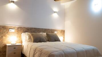 Iron/ironing board, internet, bed sheets