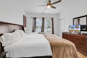 Tabla de planchar con plancha, wifi y ropa de cama 