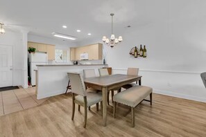 Dining - Lake View Condo w Pools  Magnolia Pointe (Myrtle Beach)