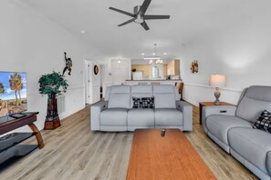 Living area - Lake View Condo w Pools  Magnolia Pointe (Myrtle Beach)