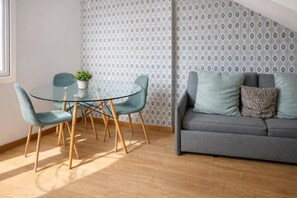 Apartamento Confort, vistas a la ciudad | Restauración