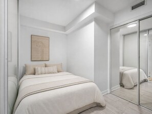 2 habitaciones, tabla de planchar con plancha, wifi y ropa de cama 