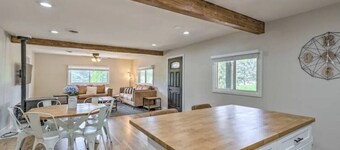 Show Low Retreat w/ Sauna, RV Hookups & Tesla Plug. Close to Dining & Pickleball