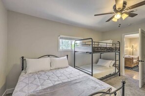2 Schlafzimmer, Schreibtisch, Reisekinderbett, kostenloses WLAN
