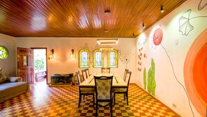 A dining area with a checkered floor, wooden ceiling, and wall art. - Country house with heated pool, 7 bedrooms with air conditioning near São Paulo. (Juquitiba)