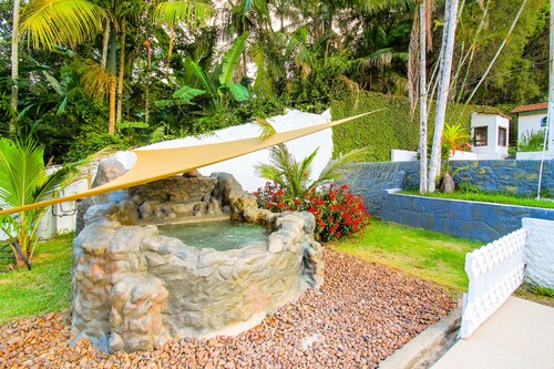 Country house with heated pool, 7 bedrooms with air conditioning near São Paulo.