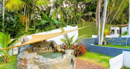 Country house with heated pool, 7 bedrooms with air conditioning near São Paulo.