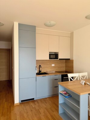 Private kitchen - Enjoyable 2-bedroom apartment with AC in charming Bečići (Bečići)