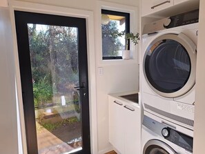 Interior - Comfortable 2BR Home - 10 Min Walk to Town (Wānaka)